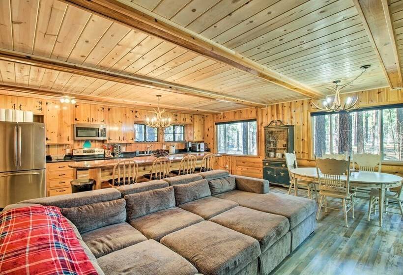 Furnished Patio & Fire Pit: Pinetop Cabin!