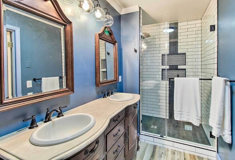 Furnished Patio & Fire Pit: Pinetop Cabin!