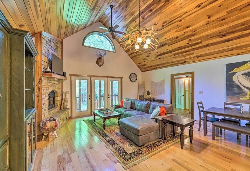 Modern, Spacious Florence Retreat W/ Fire Pit