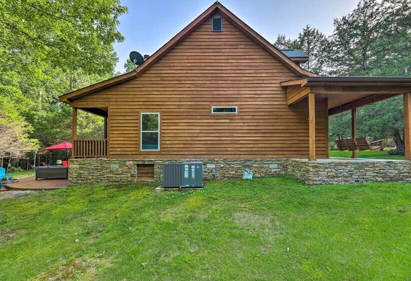 Modern, Spacious Florence Retreat W/ Fire Pit