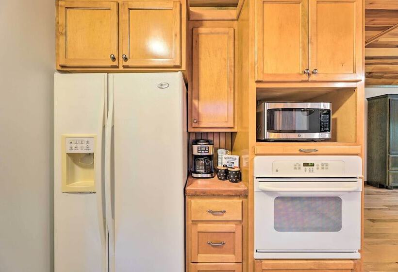 Modern, Spacious Florence Retreat W/ Fire Pit