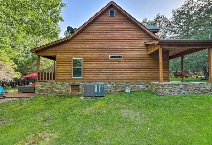 Modern, Spacious Florence Retreat W/ Fire Pit