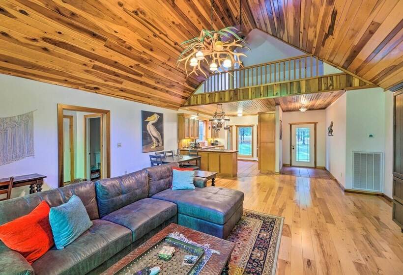 Modern, Spacious Florence Retreat W/ Fire Pit