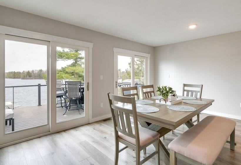 Modern Traverse City Lake House W/ Hot Tub!