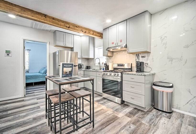 Modern West Tx Home In The Heart Of El Paso!