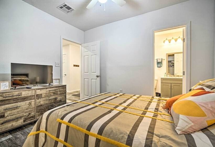 Modern West Tx Home In The Heart Of El Paso!