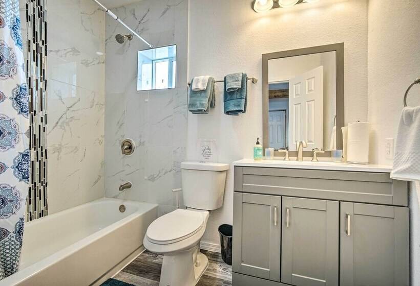 Modern West Tx Home In The Heart Of El Paso!