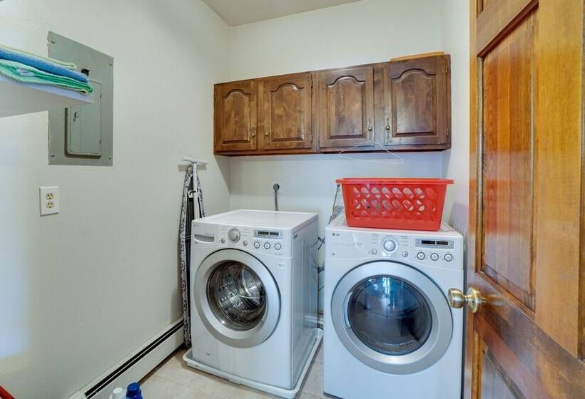 Monument House   Breweries, Hiking & Museums!