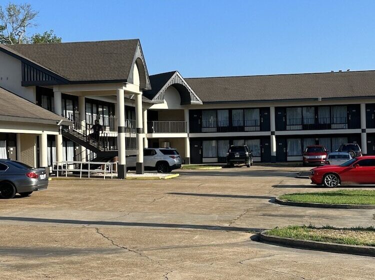 فندق على الطريق Oakwood Inn