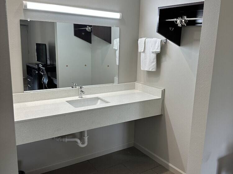 فندق على الطريق Oakwood Inn