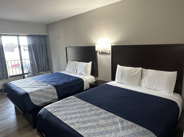 فندق على الطريق Oakwood Inn