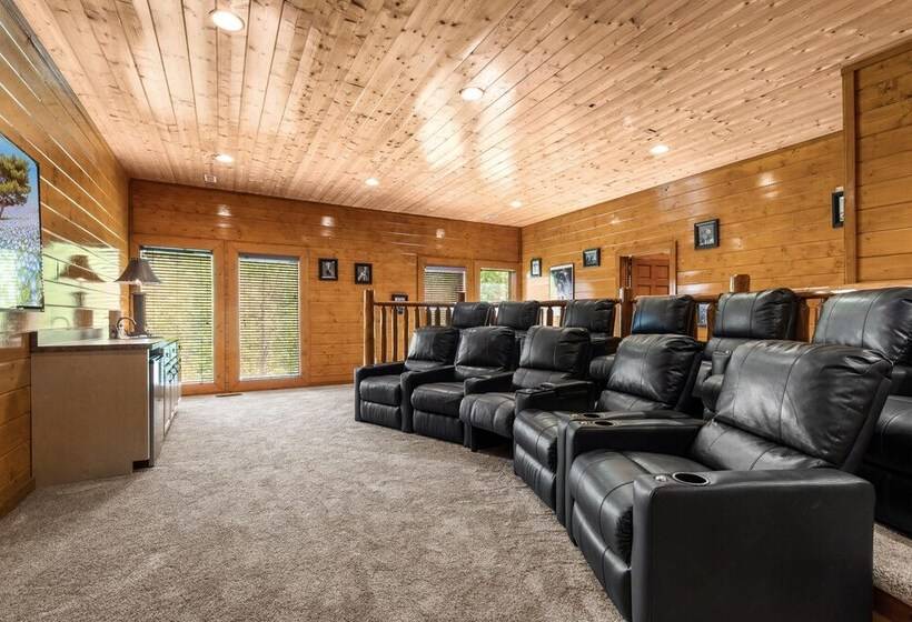 Mountain Theatre Lodge