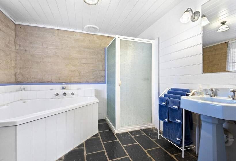 Murray River Spa Retreat