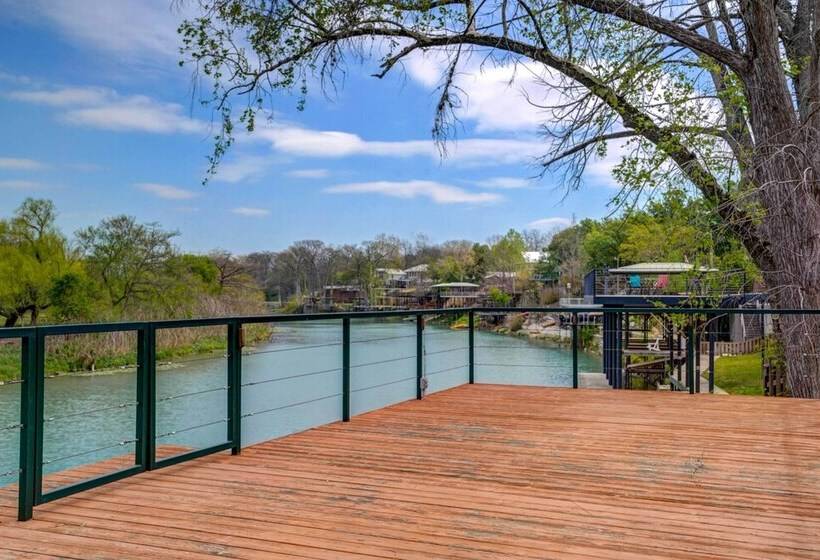 New Braunfels Retreat: Relax At  The Hideout