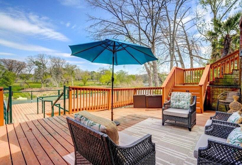 New Braunfels Retreat: Relax At  The Hideout