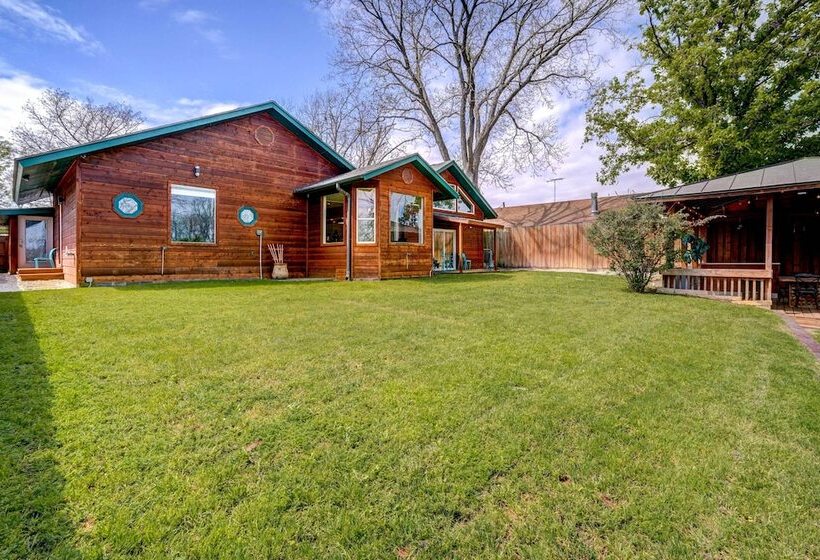 New Braunfels Retreat: Relax At  The Hideout