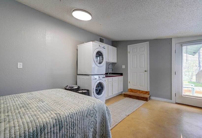 New Braunfels Retreat: Relax At  The Hideout