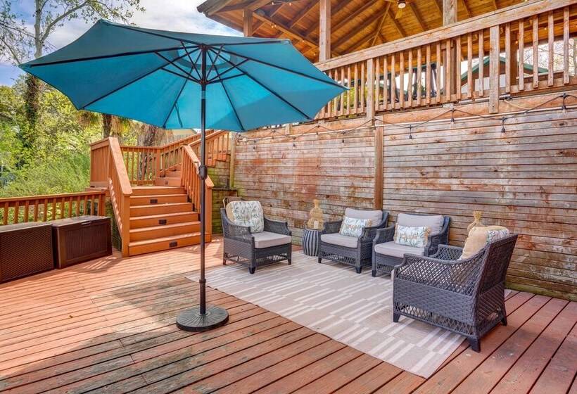 New Braunfels Retreat: Relax At  The Hideout