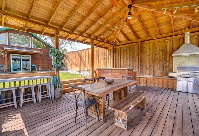 New Braunfels Retreat: Relax At  The Hideout