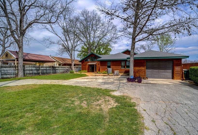 New Braunfels Retreat: Relax At  The Hideout