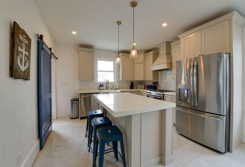 North Wildwood Home W/ Porch ~ 3 Blocks To Beach!