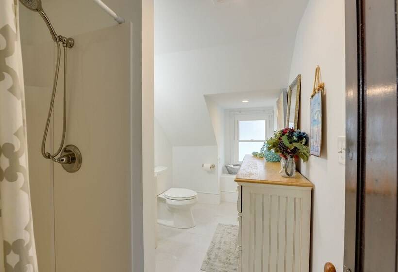 North Wildwood Home W/ Porch ~ 3 Blocks To Beach!