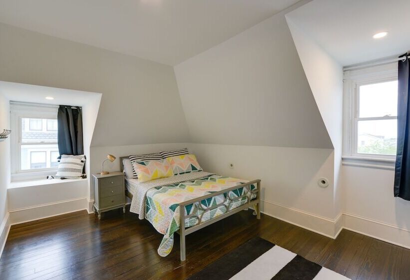 North Wildwood Home W/ Porch ~ 3 Blocks To Beach!