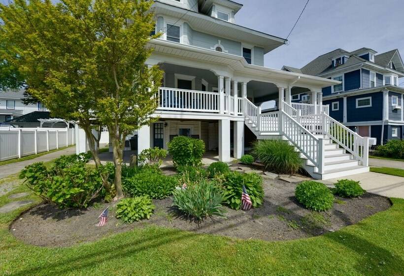 North Wildwood Home W/ Porch ~ 3 Blocks To Beach!
