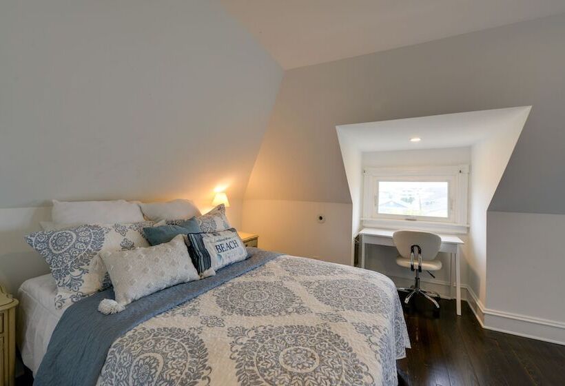 North Wildwood Home W/ Porch ~ 3 Blocks To Beach!