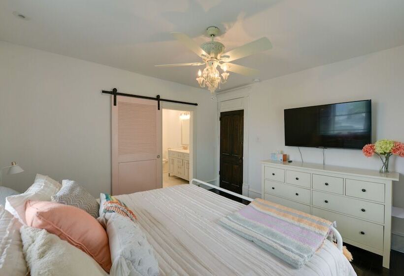 North Wildwood Home W/ Porch ~ 3 Blocks To Beach!