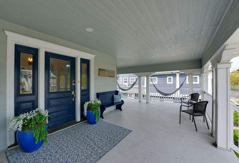 North Wildwood Home W/ Porch ~ 3 Blocks To Beach!