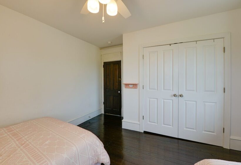 North Wildwood Home W/ Porch ~ 3 Blocks To Beach!