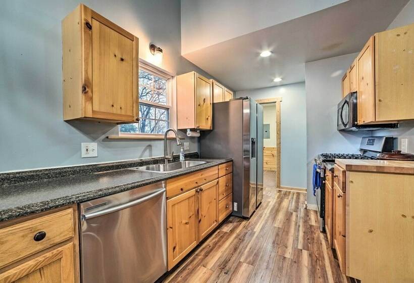 Northern Michigan Retreat ~ 2 Mi To Burt Lake