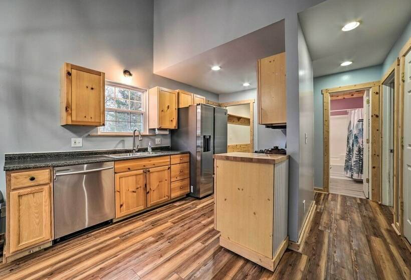 Northern Michigan Retreat ~ 2 Mi To Burt Lake