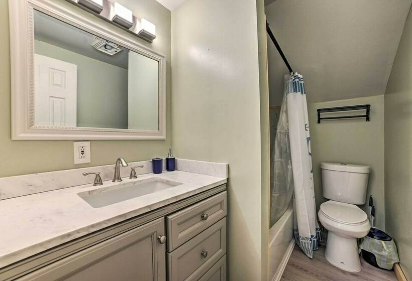 Northern Michigan Retreat ~ 2 Mi To Burt Lake