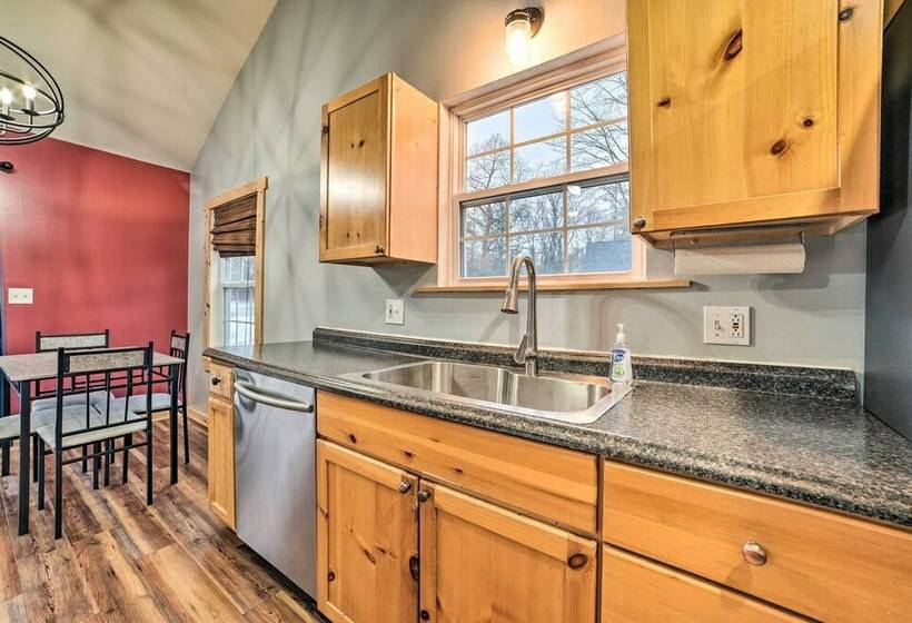 Northern Michigan Retreat ~ 2 Mi To Burt Lake