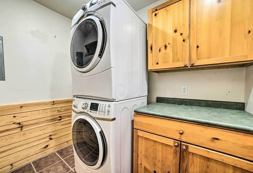 Northern Michigan Retreat ~ 2 Mi To Burt Lake