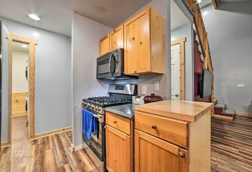 Northern Michigan Retreat ~ 2 Mi To Burt Lake