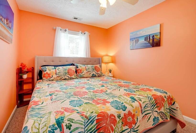 Oak Island Hideaway Hut ~ 1 Mi To Long Beach!