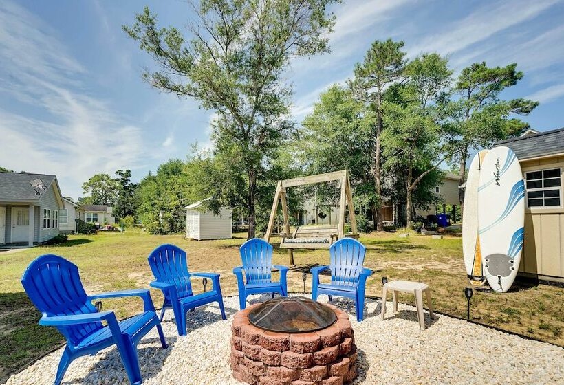 Oak Island Hideaway Hut ~ 1 Mi To Long Beach!