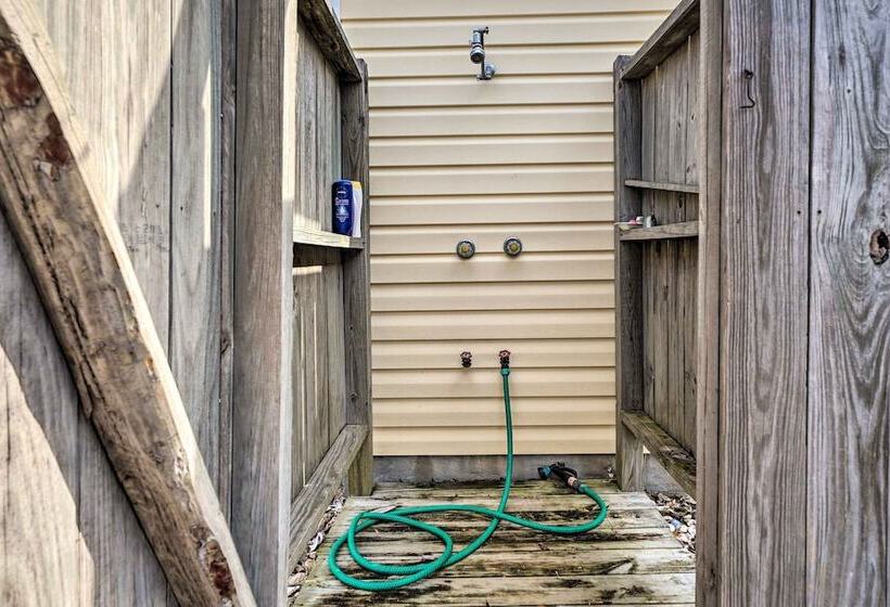 Oak Island Hideaway Hut ~ 1 Mi To Long Beach!