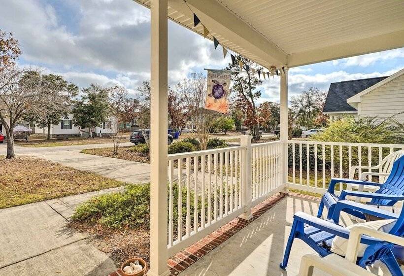 Oak Island Hideaway Hut ~ 1 Mi To Long Beach!