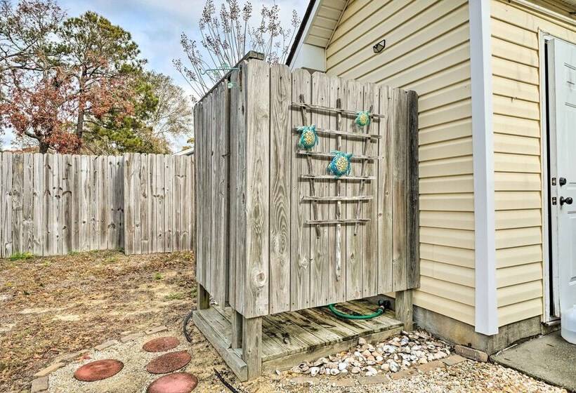 Oak Island Hideaway Hut ~ 1 Mi To Long Beach!