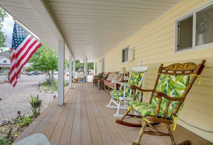 Outdoorsy Caliente Retreat W/ Screened Porch