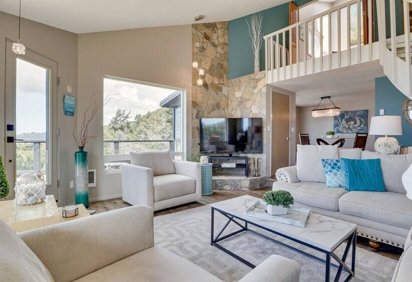 Pacific Penthouse With Sunroom & Ocean Views!