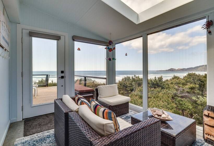 Pacific Penthouse With Sunroom & Ocean Views!