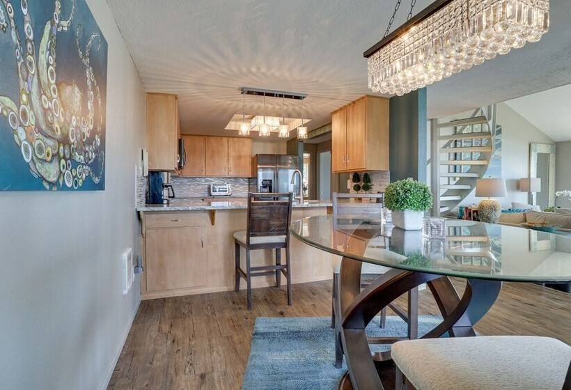 Pacific Penthouse With Sunroom & Ocean Views!