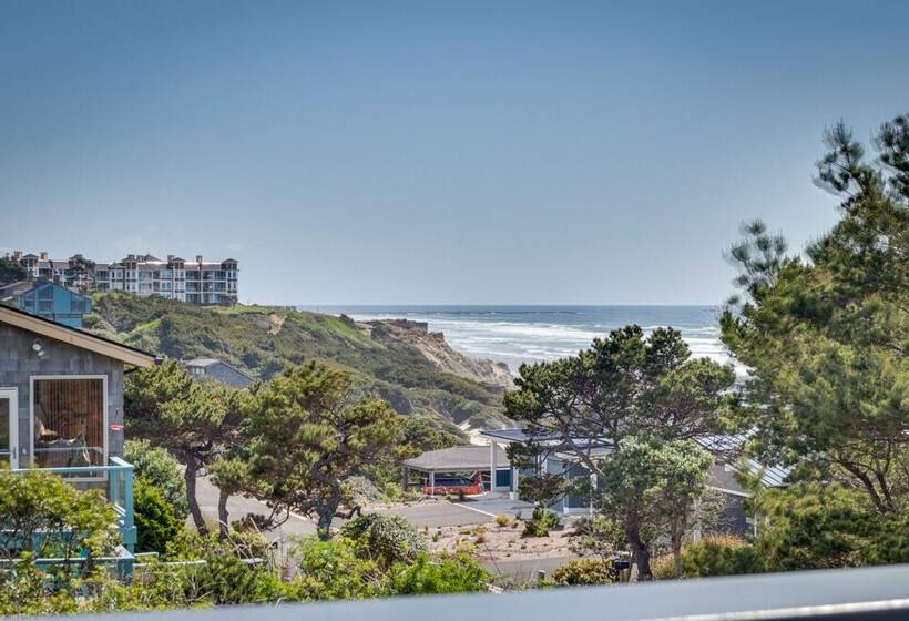 Pacific Penthouse With Sunroom & Ocean Views!