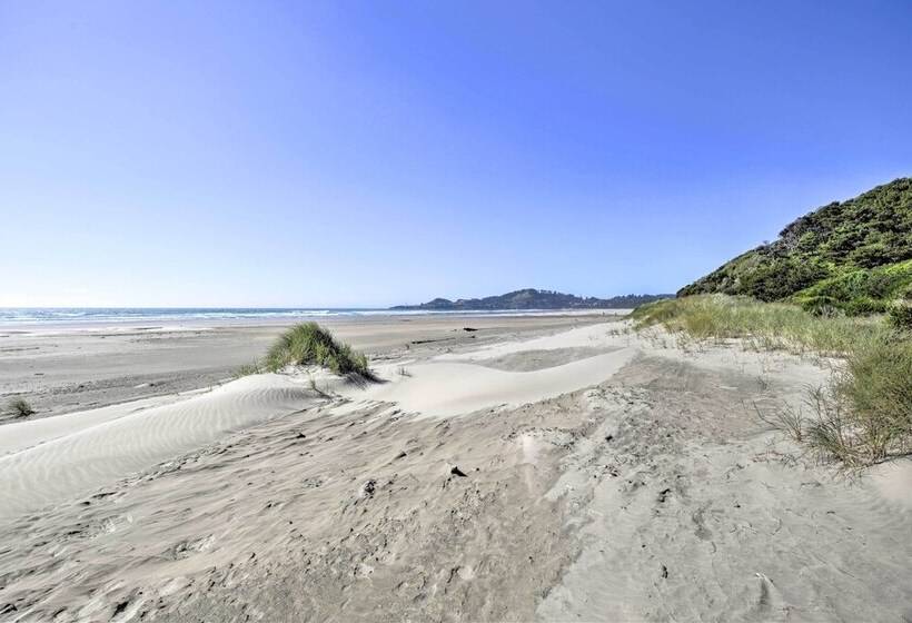 Pacific Penthouse With Sunroom & Ocean Views!