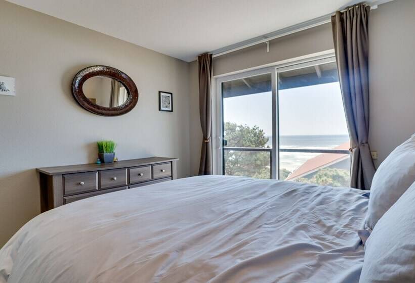 Pacific Penthouse With Sunroom & Ocean Views!